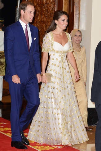 KUALA LUMPUR, MALAYSIA - SEPTEMBER 13: Prince William, Duke of Cambridge (L) and Catherine, Duchess of Cambridge (C) attend an official dinner hosted by Malaysia's Head of State Sultan Abdul Halim Mu'adzam Shah of Kedah on Day 3 of Prince William, Duke of Cambridge and Catherine, Duchess of Cambridge's Diamond Jubilee Tour of South East Asia at the Istana Negara on September 13, 2012 in Kuala Lumpur, Malaysia. Prince William, Duke of Cambridge and Catherine, Duchess of Cambridge are on a Diamond Jubilee Tour of South East Asia and the South Pacific taking in Singapore, Malaysia, Solomon Islands and Tuvalu.(Photo by Mark Large - Pool/Getty Images)